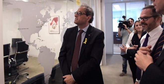 27/06/2018.- El presidente de la Generalitat de Cataluña, Quim Torra (c), visita las instalaciones de ACCIÓ, la oficina comercial del gobierno regional catalán, hoy, miércoles 27 de junio de 2018, en Washington, DC (EE.UU.). Torra calificó hoy de 'indecen