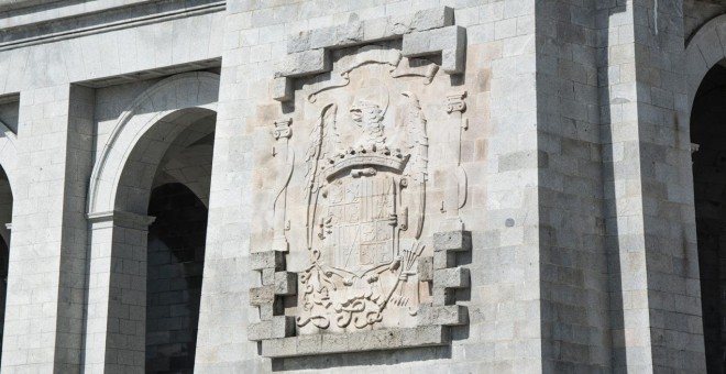 Escudo franquista en el Valle de los Caídos. / J. GÓMEZ