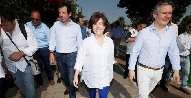 La candidata a la presidencia del PP Soraya Sáenz de Santamaría antes de participar en un acto con militantes del partido hoy en Alicante. EFE/Manuel Lorenzo