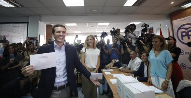 Casado, vota este jueves en Madrid. EFE/Javier Lizón