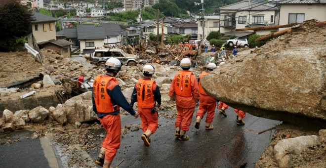 Miembros de los equipos de rescate en Hiroshima, Japón- EFE