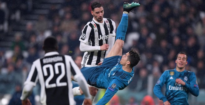 Cristiano Ronaldo al marcar su gol de chilena ante la Juventus el pasado 3 de abril. /REUTERS