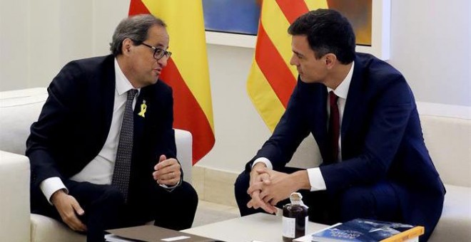 El presidente del gobierno Pedro Sánchez y el president de la Generalitat Quim Torra, durante la reunión de este lunes. /EFE