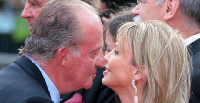 Corinna, junto al rey en un acto en Barcelona en 2006/ EFE