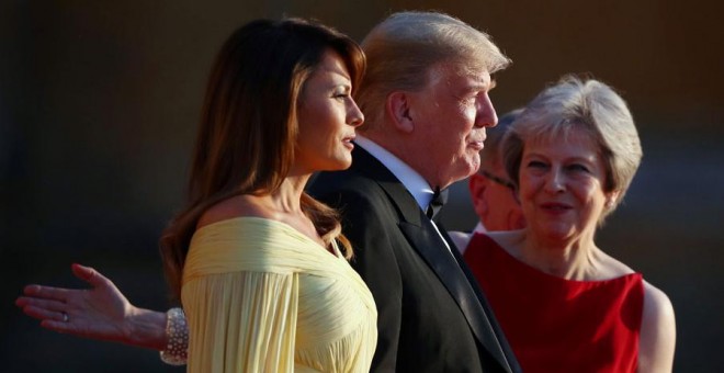 Melania y Donald Trump, junto con Theresa May, este jueves. REUTERS/Hannah McKay