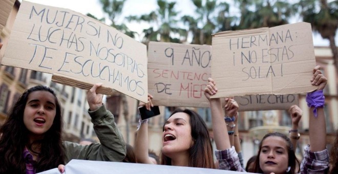 Manifestación en Málaga contra la sentencia de 'La Manada'. EFE/Carlos Díaz/Archivo