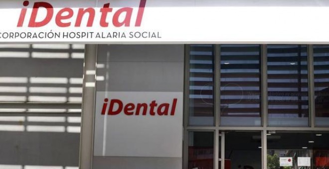 Entrada a una clínica de iDental. EFE