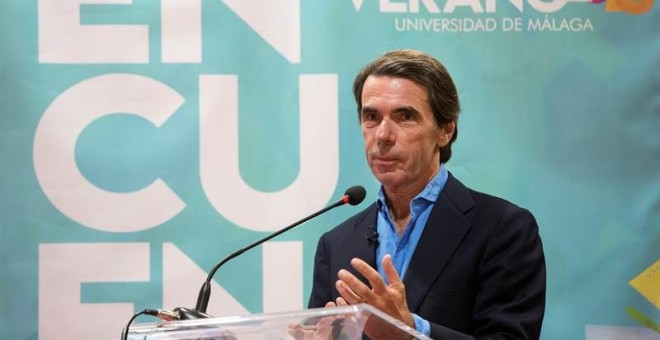 18/07/2018.- El expresidente del Gobierno José María Aznar durante su participación en un encuentro organizado en el marco de los Cursos de Verano de la Universidad de Málaga. EFE/Daniel Pérez