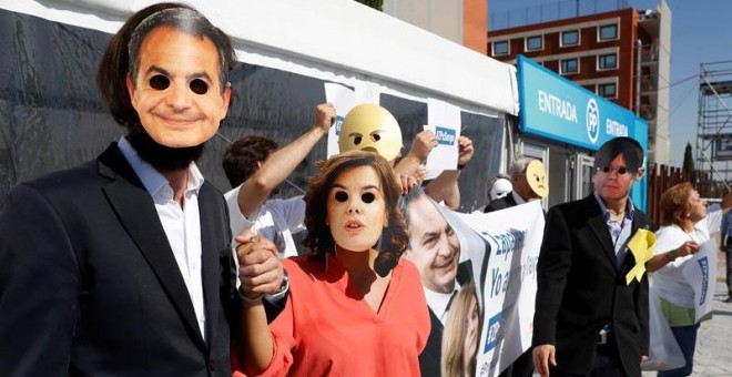 GRAF3703. MADRID (ESPAÑA), 20/07/2018.-Miembros de Hazte Oir se manifiestan en la puerta donde se celebra el Congreso Nacional del Partido Popular, que comenzará esta tarde con la intervención del presidente de la Comisión Organizadora, Luis de Grandes.-