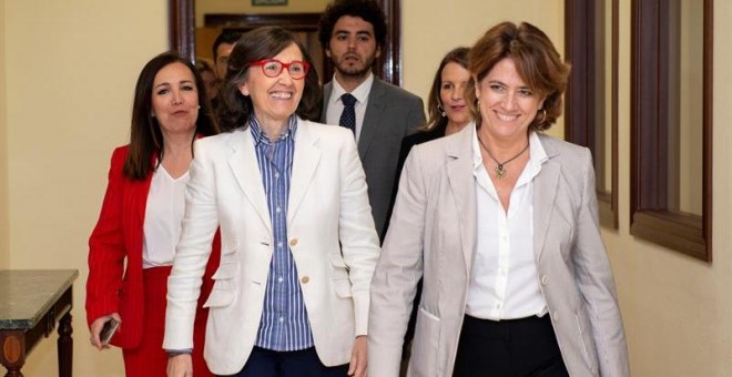 La ministra de Justicia, Dolores Delgado, hace unos días en Jaén con Rosa Aguilar. EFE/José Manuel Pedrosa
