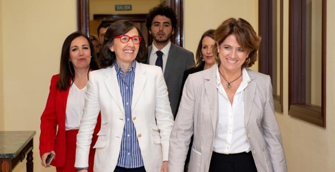 La ministra de Justicia, Dolores Delgado, hace unos días en Jaén con Rosa Aguilar. EFE/José Manuel Pedrosa
