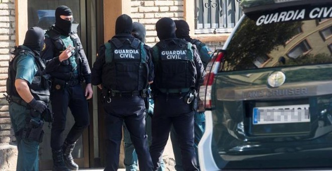 Operación de la Guardia Civil en Mataró este miércoles. EFE/Quique García