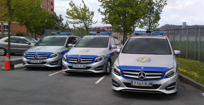 La solución es que los agentes más altos utilicen los coches antiguos. / AYUNTAMIENTO DE BILBAO