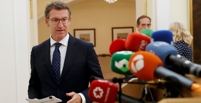 El presidente de la Xunta de Galicia, Alberto Nuñez-Feijóo, durante la conferencia de prensa posterior a su reunión con la Ministra de Hacienda María Jesús Montero, en Madrid. EFE/Chema Moya