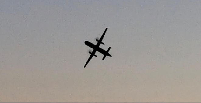 Fotografía del avión robado que finalmente se acabó estrellando. | REUTERS