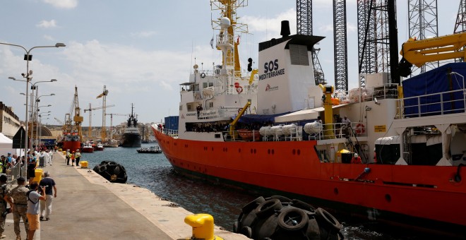 El buque Aquarius atraca en La Valleta. REUTERS/Darrin Zammit Lupi