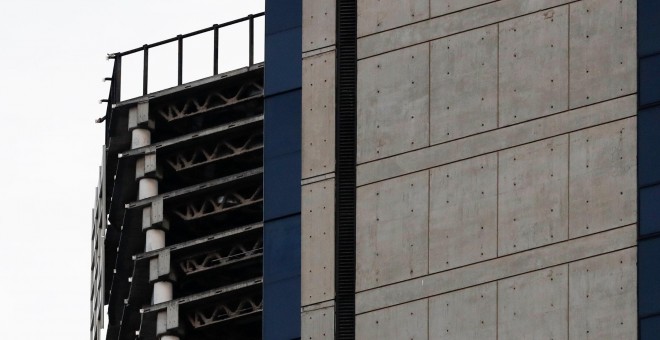 Imagen de la parte superior de la Torre de David, Inclinada tras el seísmo que se ha notado en caracas. REUTERS