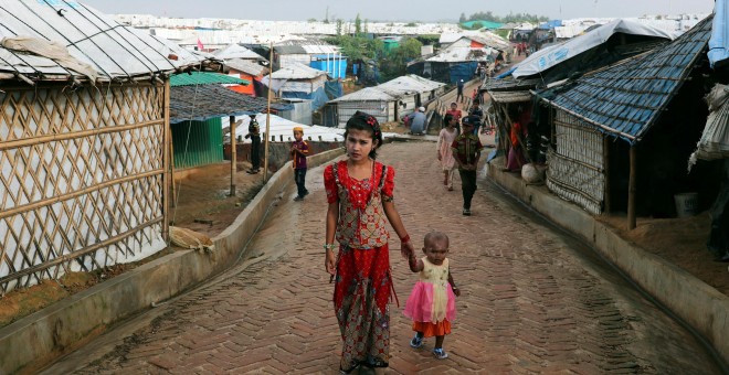 La vida de las niñas rohingya en el campamento de refugiados de Kutupalong en Cox’s Bazar, Bangladesh. / Reuters