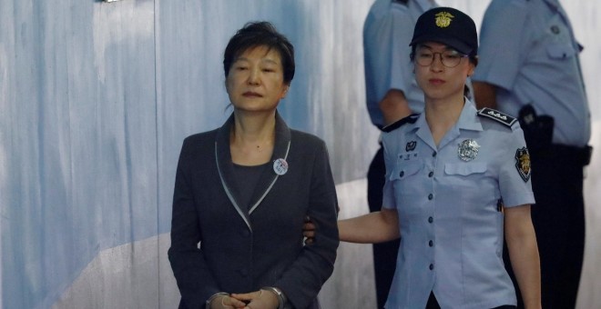 La expresidenta de Corea del Sur, Park Geun-hye, condenada a 25 años de cárcel. / Reuters