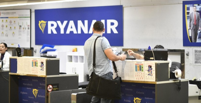 La OCU denuncia a Ryanair ante la AESA por 'incumplir la normativa' con su nueva política de equipaje. EUROPA PRESS/ Oscar del Pozo