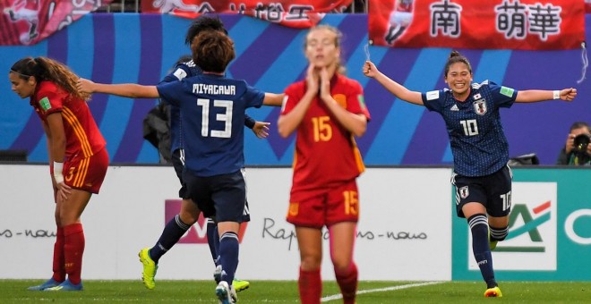 Las jugadoras de Japón celebran uno de sus goles. - AFP