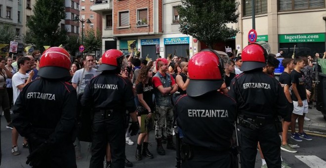 Tensión durante una manifestación contra la tauromaquía./Público