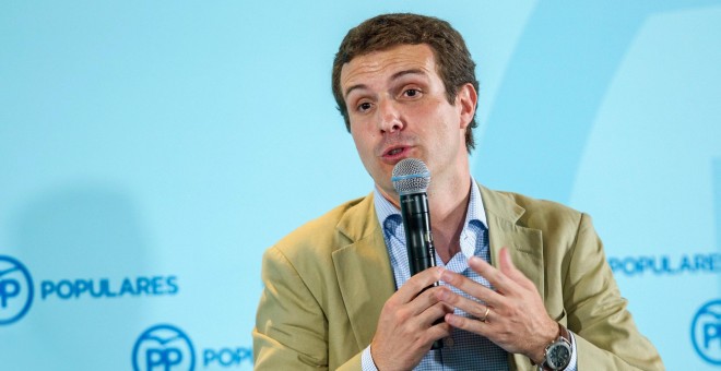 El líder del PP, Pablo Casado, interviene durante el acto con alcaldes y cargos electos del PP de La Rioja. EFE/Raquel Manzanares