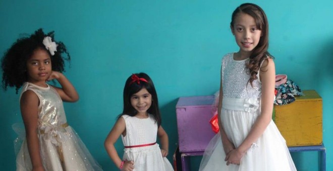 Tres niñas candidatas a ganar un concurso de belleza en México | EFE