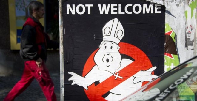 Fotografía de archivo de septiembre de 2011 de una protesta contra los abusos y la visita del Papa a Berlín. - AFP