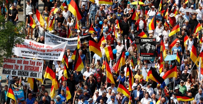 Simpatizantes del partido ultraderechista y anti inmigración AFD se manifiestan en Berlín el pasado mayo.- REUTERS/Hannibal Hanschke