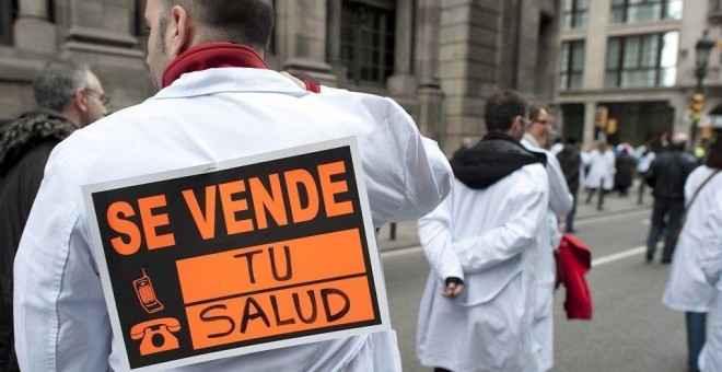 Una manifestación en defensa de la sanidad pública en Madrid en 2012.- EFE