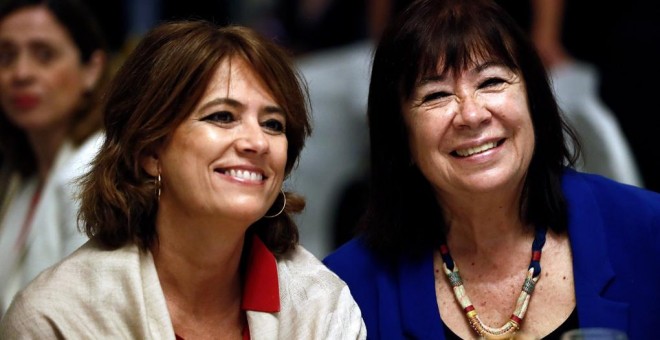 La ministra de Justicia,Dolores Delgado, y la presidenta del PSOE, Cristina Narbona, en al desayuno informativo protagonizado por el ministro de Asuntos Exteriores, Josep Borrell y organizado por Nueva Economía Fórum. EFE/Mariscal