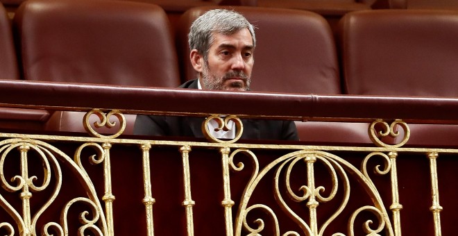 El presidente del Gobierno de Canarias, Fernando Clavijo, asiste al pleno del Congreso de los Diputados, durante el debate de la reforma de su Estatuto de autonomías. EFE/Mariscal