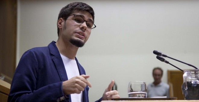 La portavoz de Elkarrin Podemos, Lander Martínez, interviene en el  Parlamento Vasco en Vitoria donde se celebra el Pleno de Política General.