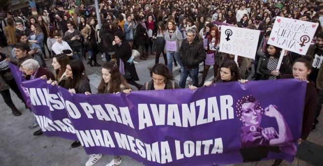 Manifestación por el 8-M en Santiago de Compostela. EFE