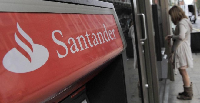 Cajero automático del Banco Santander EFE/Archivo