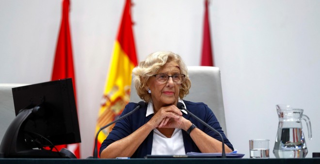 La alcaldesa de Madrid, Manuela Carmena, ha reaparecido en el debate del estado de la ciudad tras su caída el lunes de la semana pasada, que la mantuvo una noche en el hospital y obligó a posponer el Pleno, previsto para el martes 17. EFE/ Emilio Naranjo