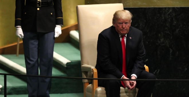 El presidente Donald Trump espera para realizar el discurso en la Asamblea General de la ONU en Nueva York - REUTERS/Carlo Allegri
