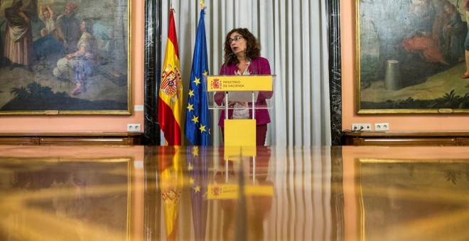 La ministra de Hacienda, María Jesús Montero, durante una rueda de prensa  en la sede del Ministerio, en Madrid. EFE/ Rodrigo Jimenez