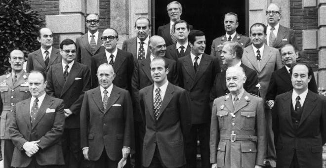 Juan Miguel Villar Mir (el primero por la derecha en la primera fila) fue vicepresidente económico en el primer gobierno de la Monarquía, presidido por Carlos  Arias Navarro. EFE