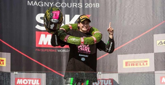 Fotografía facilitada por Kawasaki Europa de Ana Carrasco tras proclamarse campeona del mundo en la categoría de Supersport 300.(EFE)