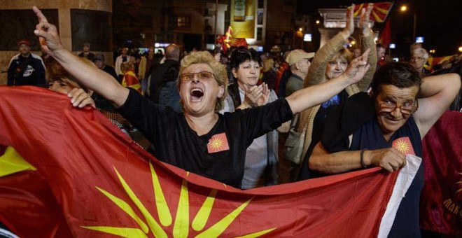 Opositores a la celebración de la consulta celebran los resultados. (EFE | EPA)