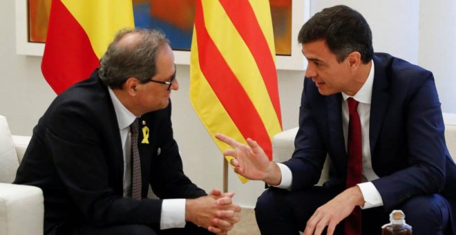 Pedro Sánchez, junto con el 'president' Quim Torra, durante su reunión en La Moncloa, este 9 de julio. (EFE)