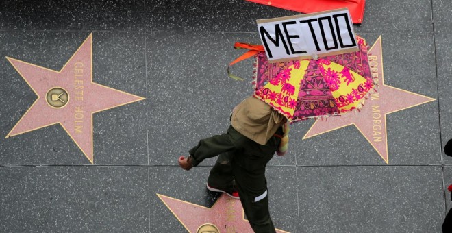 Una de las manifestantes de la marcha convocada por el movimiento #MeToo en Hollywood (Los Angeles, California, EEUU). REUTERS/Lucy Nicholson