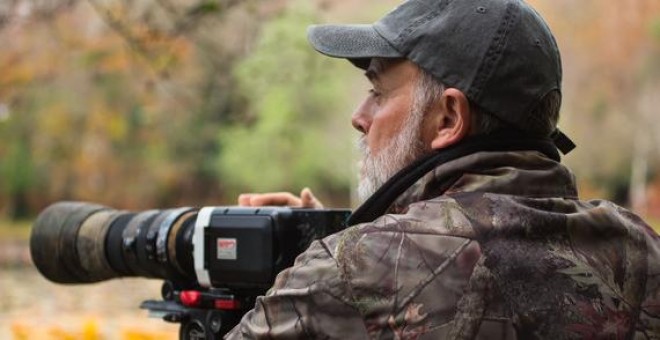 Arturo Menor durante el rodaje del documental “Barbacana, la huella del lobo” / Pep Candela | Barbacana