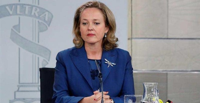 La ministra de Economía atiende a los periodistas en Moncloa. (J.J. GUILLÉN | EFE)