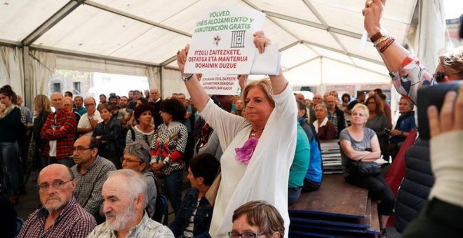 Consuelo Ordóñez durante la protesta en el acto de apoyo a los huidos de ETA. | EFE