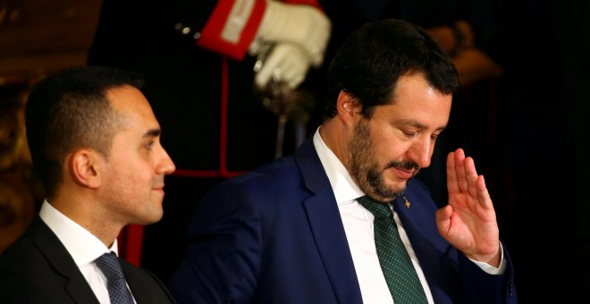 Los vicepresidentes del Gobierno italiano, Luigi de Maio (líder del Movimiento 5 Estrellas), y Matteo Salvini (líder de Liga Norte), en el Palacio Quirinal. REUTERS/Tony Gentile