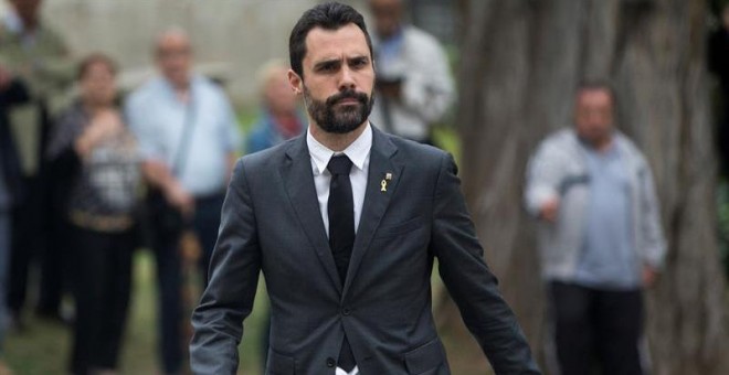 08/10/2018.- El presidente del Parlament de Cataluña, Roger Torrent, a su llegada a la ceremonia fúnebre por la muerte de la soprano Montserrat Caballé, fallecida el sábado a los 85 años de edad, que se ha celebrado en el tanatorio de Les Corts de Barcelo