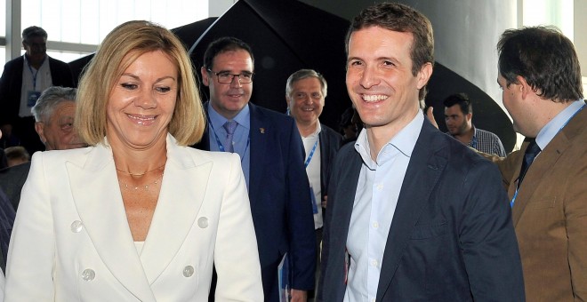 El presidente del PP, Pablo Casado, con María Dolores de Cospedal, en la jornada final del XIV Congreso del Partido Popular de Castilla-La Mancha, en Albacete. EFE/ Manu